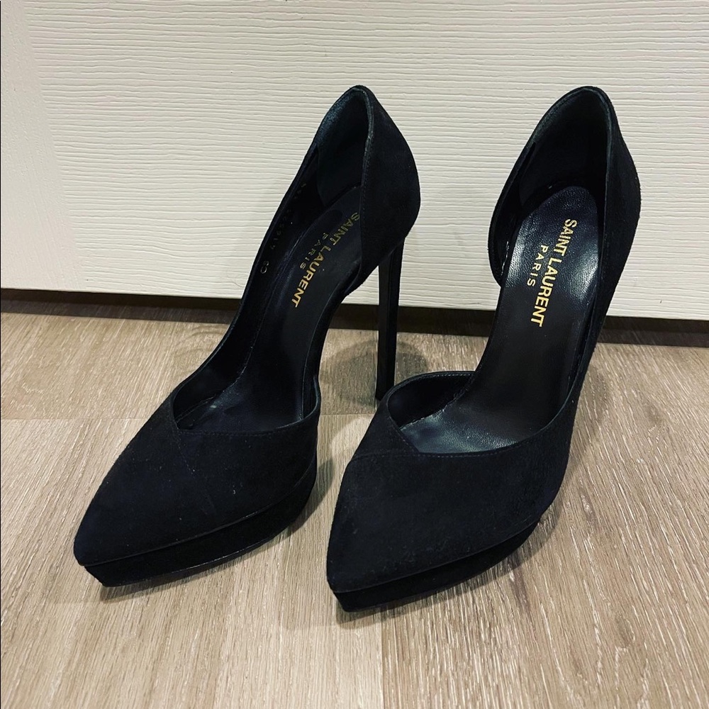 Yves Saint Laurent Suede Classic Pumps! Rare Size: 35.5 Worn once!